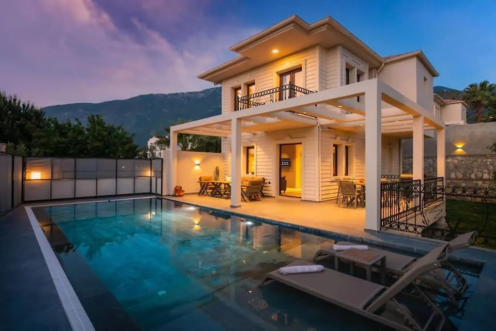 Havuzlu Korunakli Jakuzili Villa Fethiye
