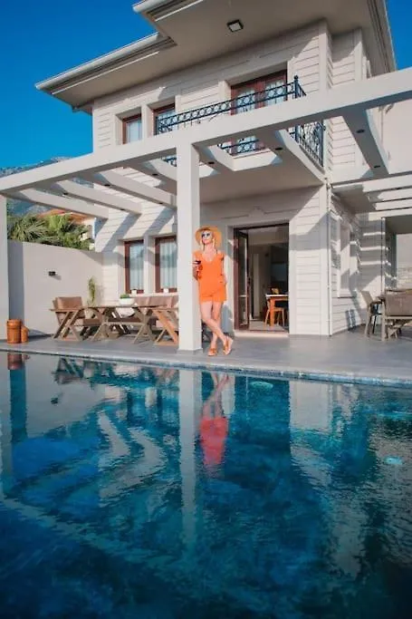 Havuzlu Korunakli Jakuzili Villa Fethiye 0*,