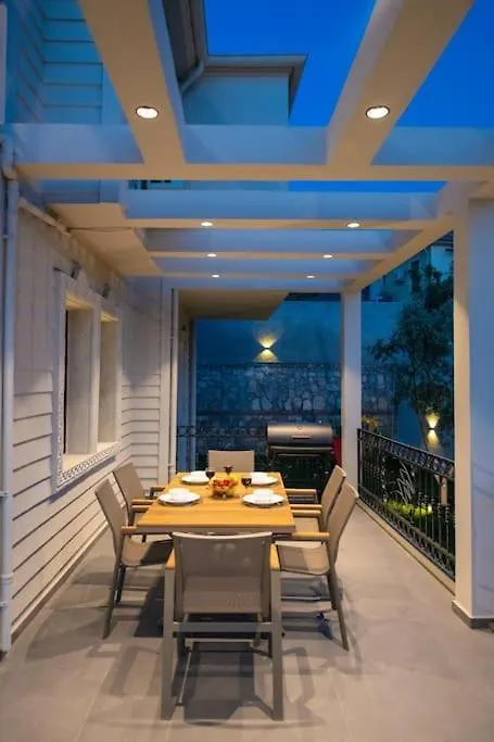 Havuzlu Korunakli Jakuzili Villa Fethiye