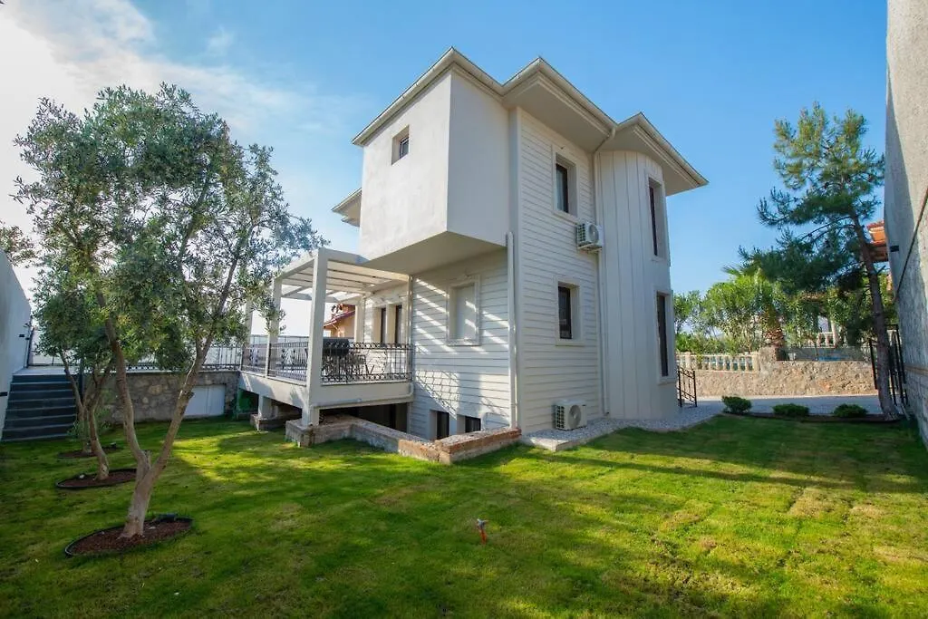 Havuzlu Korunakli Jakuzili Villa Fethiye