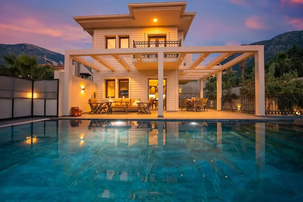 Havuzlu Korunakli Jakuzili Villa Fethiye