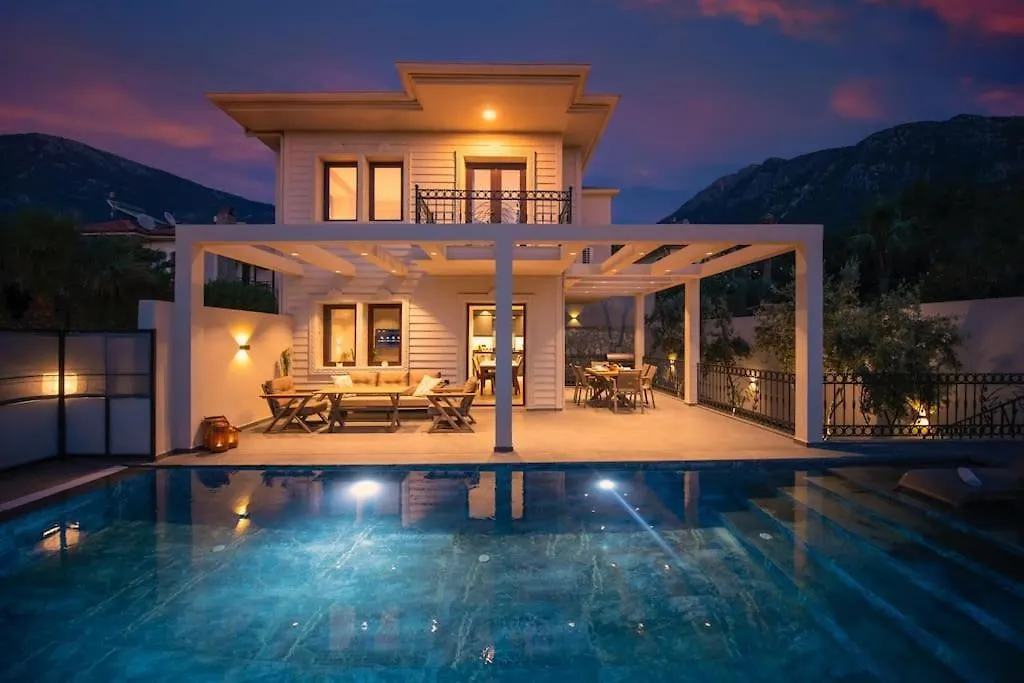 Havuzlu Korunakli Jakuzili Villa Fethiye